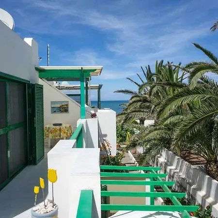 Beachcomplex House With Communal Pool Apartment