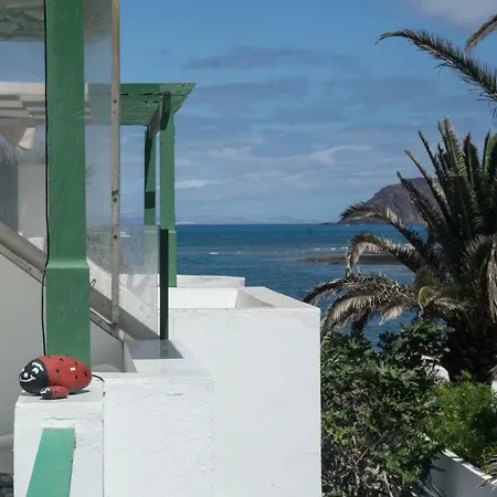 Beachcomplex House With Communal Pool *