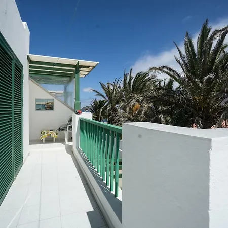 Beachcomplex House With Communal Pool