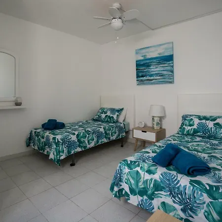 Beachcomplex House With Communal Pool Apartment *